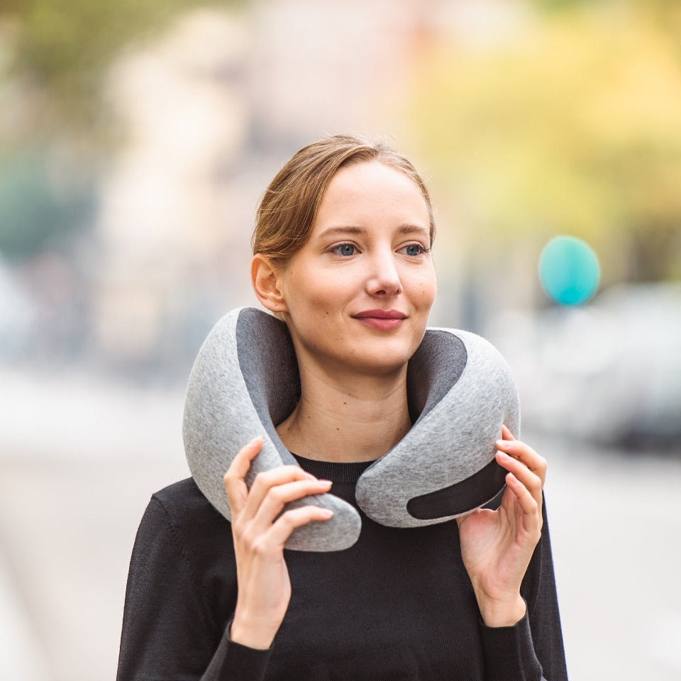 オーストリッチピロー Ostrich Pillow GO - 快適グッズ・旅行小物